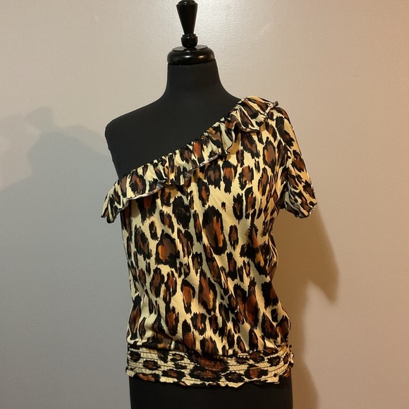 Leopard Print One-Shoulder Top - Picture 2 of 2